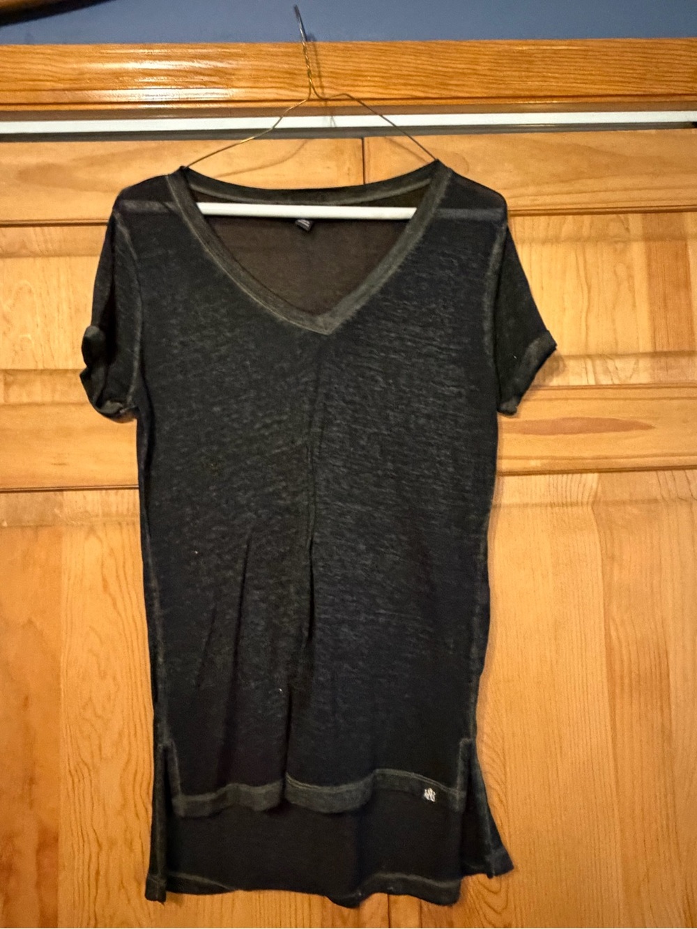 Rock & Republic Black Short Sleeve V-Neck Top
